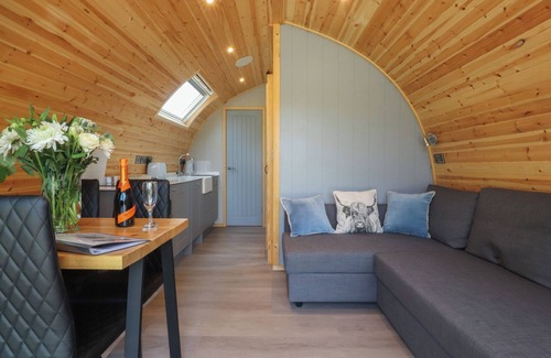 Fence Cottage | BARLEY, romantic, with a garden in Clitheroe