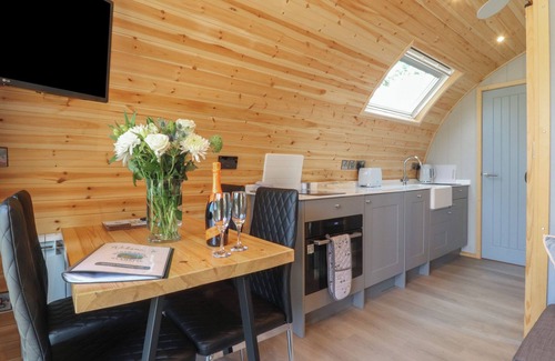 Fence Cottage | BARLEY, romantic, with a garden in Clitheroe