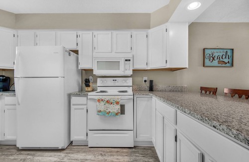 Fort Walton Beach Condo | Barley's BnB - 2 BR Condo + loft, with public beach access across the street!