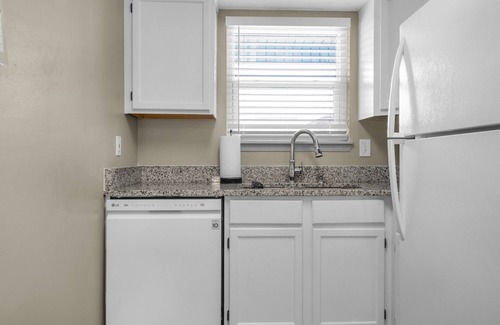 Fort Walton Beach Condo | Barley's BnB - 2 BR Condo + loft, with public beach access across the street!