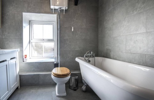Penally House | Barn Conversion - Hot Tub - Penally - Tenby