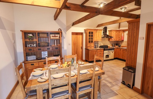 Alford Cottage | BARN COTTAGE, pet friendly, character holiday cottage in Alford