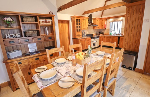 Alford Cottage | BARN COTTAGE, pet friendly, character holiday cottage in Alford