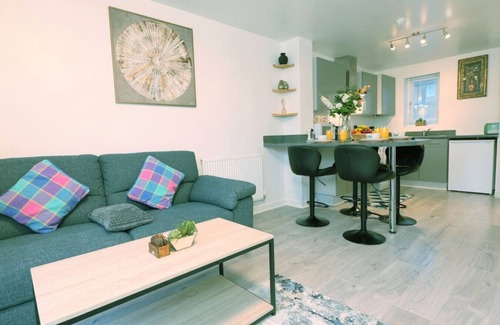 Telford House | Barn Fold House with Parking, Garden, Wi-Fi