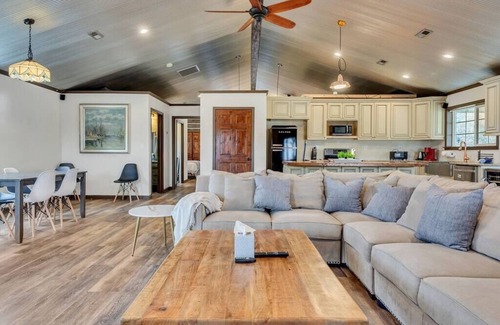 Murfreesboro House | Barndominium Retreat 10 mins to DT Murfreesboro!