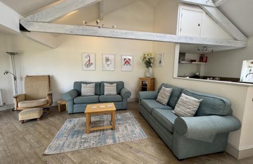 Dittisham House | Barnfield - Beautiful Barn, River views, Close to Quay
