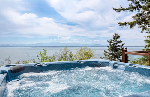 Greenbank House | Barranco by AvantStay | Stairway to Beach + Views