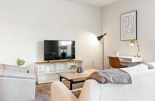 Wayne Apartment | Barsala l 2BD apartment in the heart of Clermont