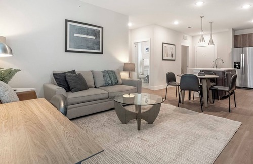 Seguin Apartment | Barsala l Bright 2BD w/Resort Amenities in Seguin’s Heart
