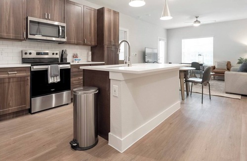 Seguin Apartment | Barsala l Bright 2BD w/Resort Amenities in Seguin’s Heart