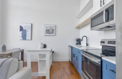 Sans Souci Apartment | Barsala l Elegant 2BD Getaway: Near Downtown & Parks