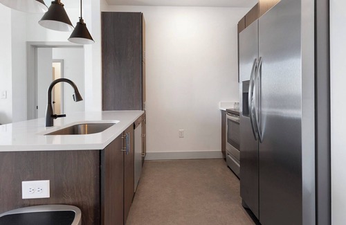 Richmond Apartment | Barsala l Modern 2BD overlooking a sparkling pool, fast Wi-Fi