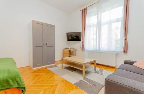 Lagymanyos Apartment | Bartók Boulevard Apartment by NW