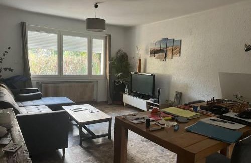 Saint-Jerome Apartment | Bas de villa avec grande piscine