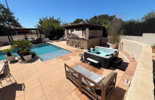 Sanary-sur-Mer Villa | Bas de Villa Indépendant Climatisé Avec Piscine Privative