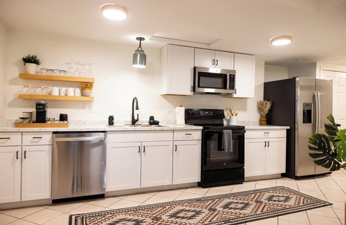 Buena Vista House | Base Camp AVL/Cozy Retreat/King Bed/Fire Pit/Biltmore & Downtown