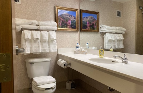 Crested Butte Hotel | Base Village - Grand Lodge King Bedroom Suite