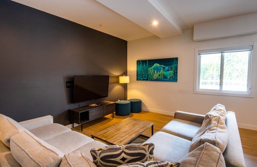 Revelstoke Hotel | Basecamp Resorts Revelstoke I Three Bedroom Plus Bunk Suite
