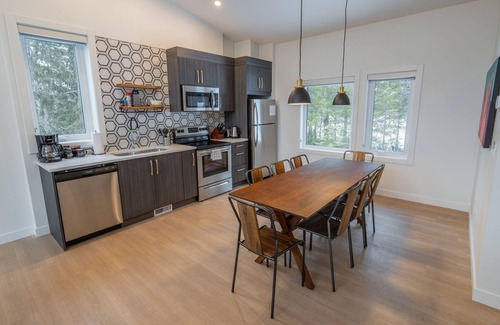 Revelstoke Hotel | Basecamp Resorts Revelstoke I Five Bedroom Suite