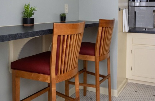 South Bend Apartment | Basement Apt. 2.1 miles from ND, owned by retired Hotel GM, Nice Neighborhood