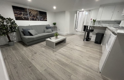 South Shore Apartment | Basement suite with jacuzzi spa bath (Height restriction 5'9)