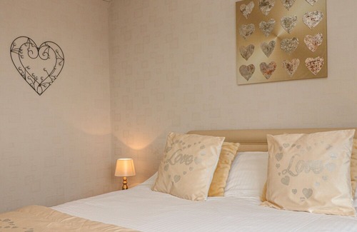 Leek Cottage | Basford View, CHEDDLETON