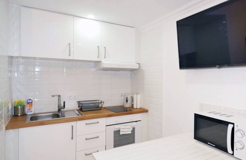 L'Antiga Esquerra de l'Eixample Apartment | Basic & Comfy Studio Eixample