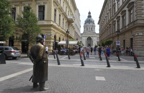Belvaros - Lipotvaros Apartment | Basilica Grand Luxury in The Historic Center