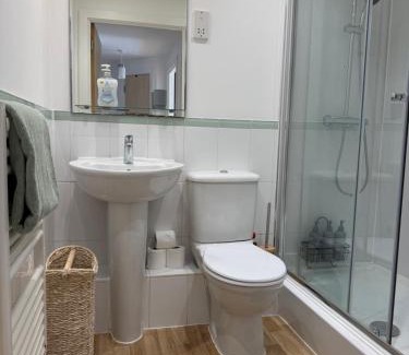 Moffat Apartment | Basingstoke Train Station Short Stay