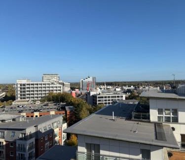 Moffat Apartment | Basingstoke Train Station Short Stay