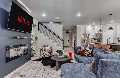 Central Oklahoma City House | BasketballPickleball Court-Putt Putt-Hottub-Gameroom-Centrally Located