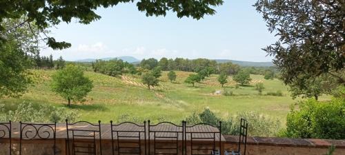Aups House | Bastide au milieu des vignes et des oliviers Aups