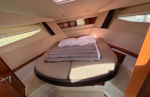 Charente-Maritime Boat Rental | BATEAU DE PRESTIGE - La Rochelle