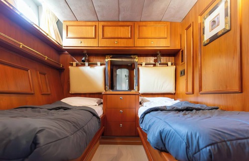 La Rochelle City Centre Boat Rental | Bateau Hotel La Rochelle - Yacht insolite