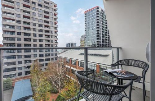Melbourne Central Business District Apartment | Batman Hideout - Modern Parkside Escape with Gym