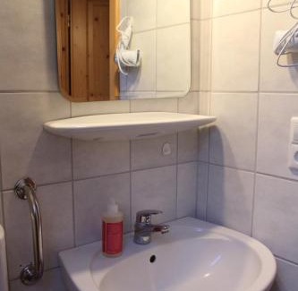 Buchenbach Bed & Breakfast | Bauernhof-Gästezimmer Waldblick