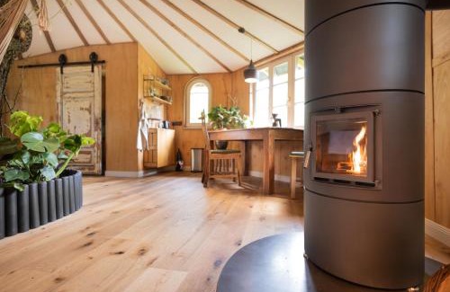 Borstel Bed & Breakfast | Baumhaus Solitär