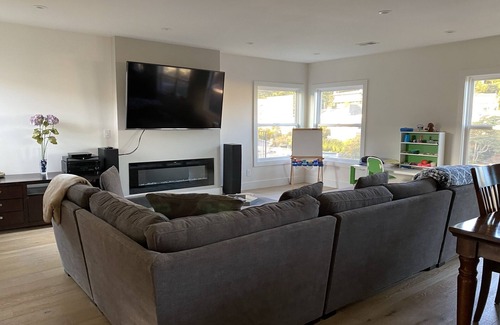 Monterey Heights House | Bay and Ocean views in Monterey Heights