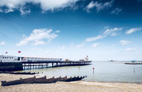 Herne Bay Apartment | Bay escape beach apartment steps from the sea