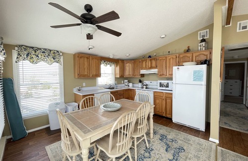 North Beach Haven House | Bay Front Home with Amazing Sunset Views, Short block to Beach, centralA/C,kayak