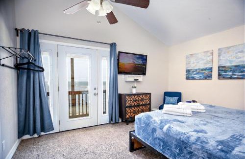 Port Lavaca House | Bay Front Home with Spectacular Sunrise Views