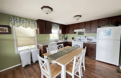 North Beach Haven Apartment | Bay Front Home with Amazing Sunset Views, Short block to Beach, centralA/C,kayak