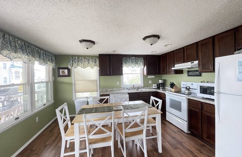North Beach Haven Apartment | Bay Front Home with Amazing Sunset Views, Short block to Beach, centralA/C,kayak