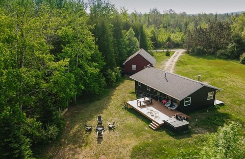 Beulah House | Bay Point Hideaway in the Woods
