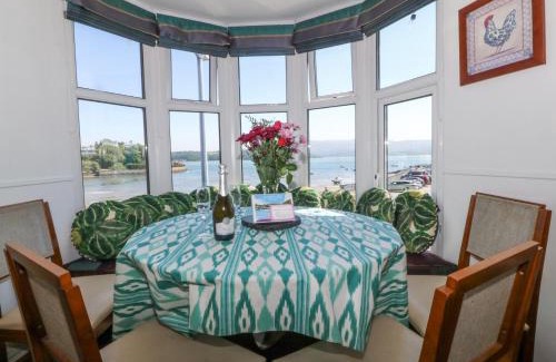 Borth-y-Gest Apartment | Bay View Apartment