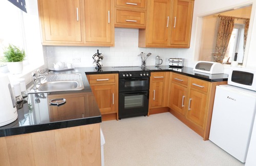 Old Colwyn Cottage | BAY VIEW HOUSE, family friendly, with a garden in Colwyn Bay