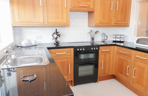 Old Colwyn Cottage | BAY VIEW HOUSE, family friendly, with a garden in Colwyn Bay
