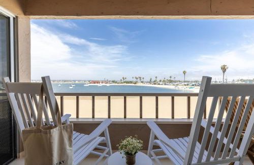 Central Mission Beach Apartment | Bay View I by AvantStay Stylish Mission Beach Home on the Sand
