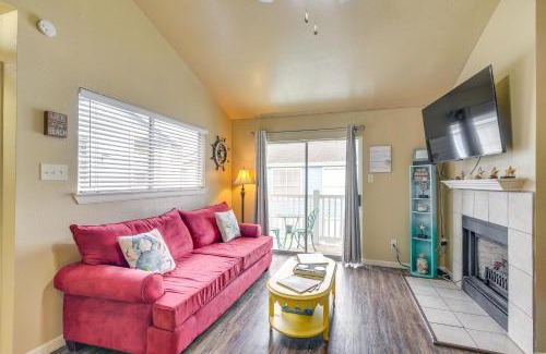 Galveston Apartment | Bay View, Pool Access Romantic Galveston Retreat!