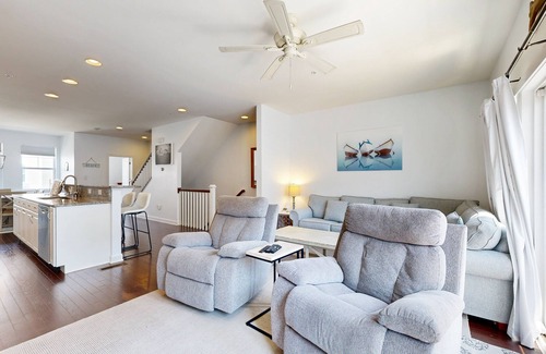 Midtown Ocean City House | Bay view townhome with pool access, fast WiFi, central AC, & a washer/dryer